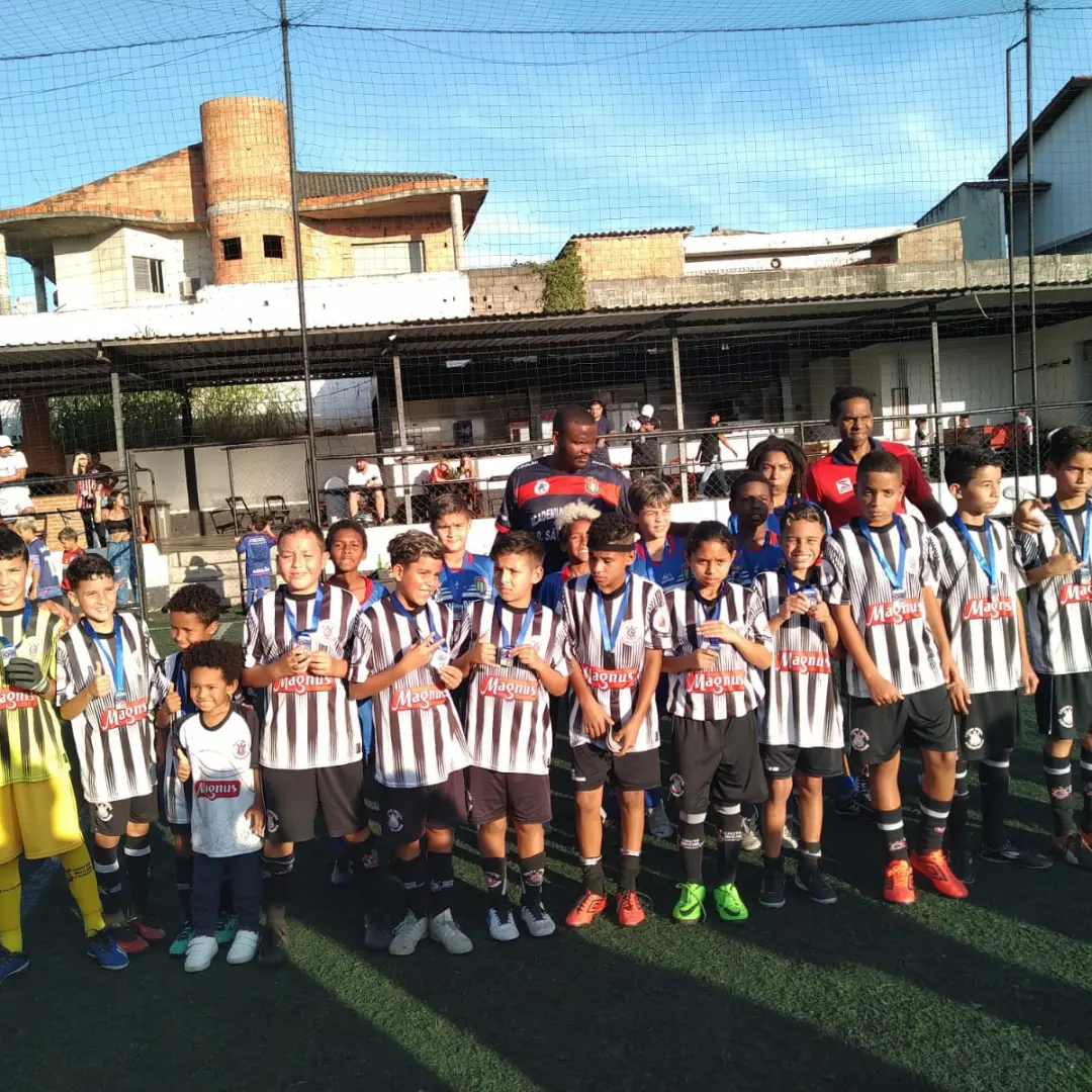 Turma comemorando com medalhas